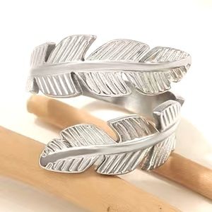 LEAF SHAPED ADJUSTABLE RING